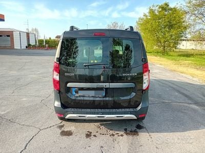 Usata Dacia Dokker 95 CV (69 kW) 2016 Nero Monovolume