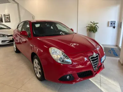 Gebraucht Alfa Romeo Giulietta Distinctive 120 PS (88 kW) 2014 Rot Kleinwagen