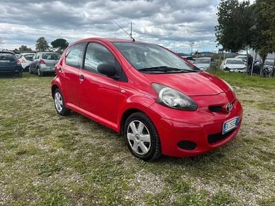Usata Toyota Aygo 68 CV (50 kW) 2011 Rosso Utilitaria