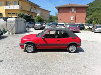 Usata Peugeot 205 83 CV (61 kW) 1992 Rosso Cabrio