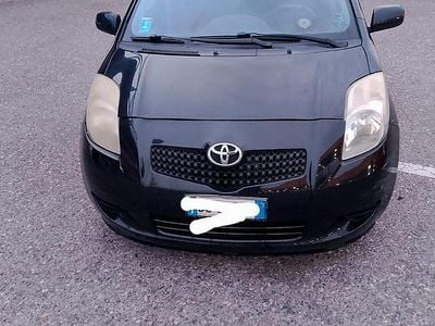 Usata Toyota Yaris 65 CV (47 kW) 2007 Nero Utilitaria