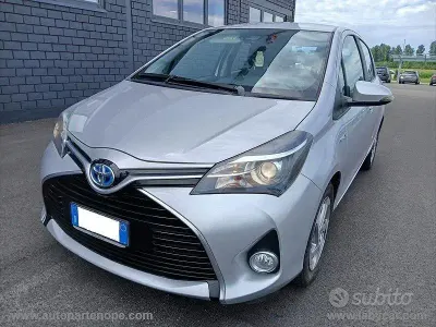 Usata Toyota Yaris Hybrid Active 73 CV (53 kW) 2016 Berlina