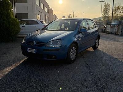 Usata VW Golf IV Trendline 75 CV (55 kW) 2004 Blu Berlina
