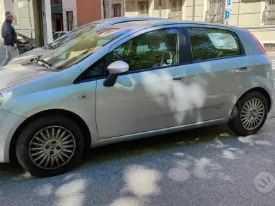 Usado Fiat Grande Punto Dynamic 75 HP (55 kW) 2006 Cinzento Citadino