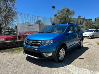 Usata Dacia Sandero Stepway 90 CV (66 kW) 2014 Blu Berlina