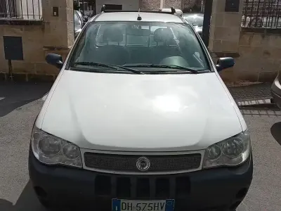 Begagnad Fiat Strada 84 HK (61 kW) 2007 Vit Pickup