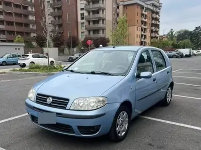 Usata Fiat Punto 80 CV (58 kW) 2003 Bluazzurro Utilitaria