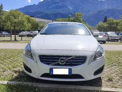 Usata Volvo V60 Momentum 181 CV (133 kW) 2013 Bianco Station wagon