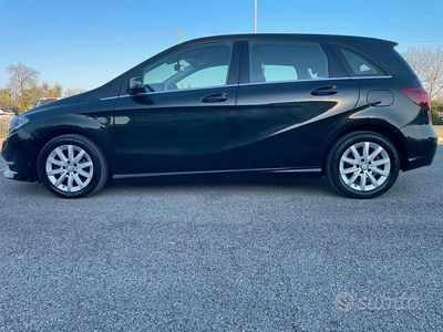 Käytetty Mercedes B180 Business 109 HP (80 kW) 2017 Musta Tila-auto
