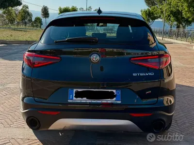 Usata Alfa Romeo Stelvio Business 160 CV (117 kW) 2022 Nero SUV