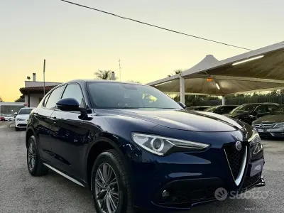 Begagnad Alfa Romeo Stelvio 210 HK (154 kW) 2017 Blå SUV