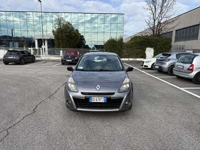 Usata Renault Clio II Luxe 75 CV (55 kW) 2010 Grigio Berlina