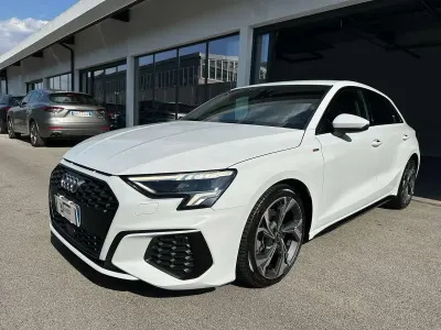 Usata Audi A3 S-Line 150 CV (110 kW) 2022 Bianco ghiccio Berlina