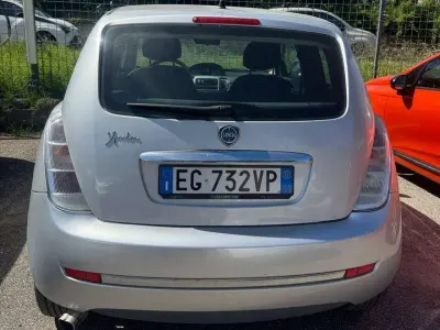 Usata Lancia Ypsilon Platinum 69 CV (50 kW) 2011 Argento Utilitaria