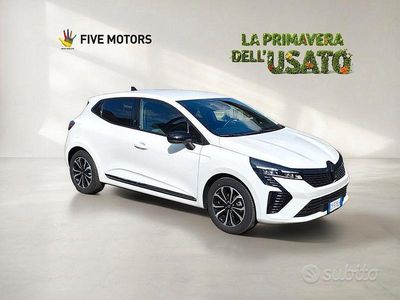 Usata Renault Clio V Techno 101 CV (74 kW) 2025 Bianco Berlina