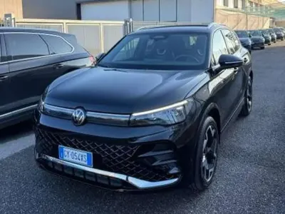 Usata VW Tiguan R-line Plus 150 CV (110 kW) 2025 Grenadill black metallizzato SUV