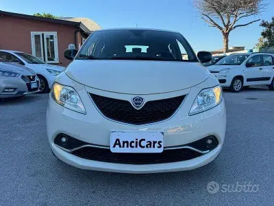 Usata Lancia Ypsilon Gold 69 CV (50 kW) 2017 Beige Utilitaria