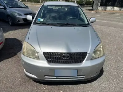 Usado Toyota Corolla 97 CV (71 kW) 2004 Gris Berlina