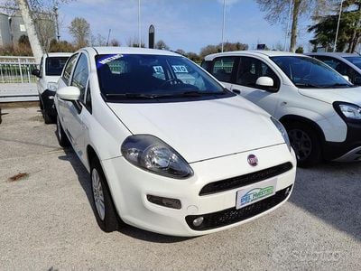Usata Fiat Punto Lounge 77 CV (56 kW) 2015 Bianco Utilitaria