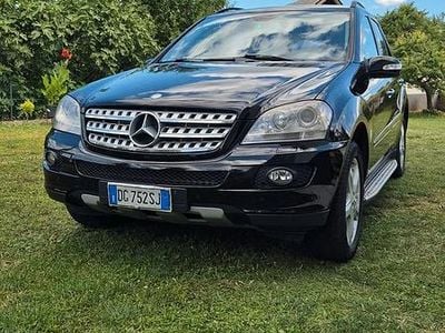 Usata Mercedes ML320 224 CV (164 kW) 2007 Nero SUV