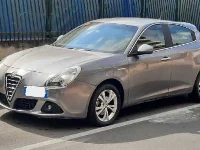 Usata Alfa Romeo Giulietta Exclusive 105 CV (77 kW) 2012 Grigio Utilitaria