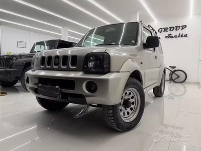 Usata Suzuki Jimny 86 CV (63 kW) 2005 Grigio SUV
