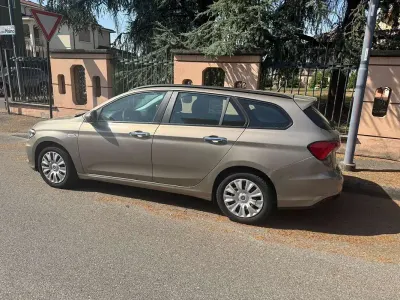 Usata Fiat Tipo Lounge 120 CV (88 kW) 2017 Beige Station wagon