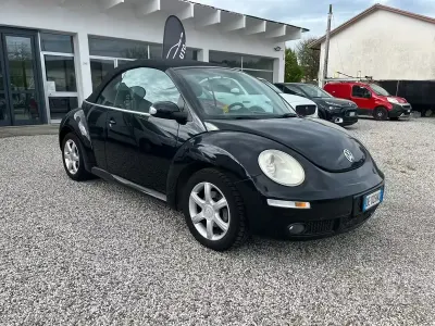Usata VW New Beetle 102 CV (75 kW) 2006 Nero Utilitaria