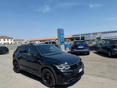 Usata VW Tiguan R-line 150 CV (110 kW) 2022 Nero SUV