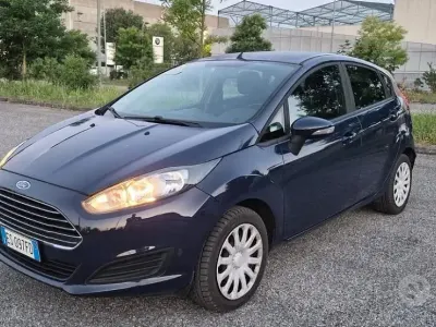 Usata Ford Fiesta 95 CV (69 kW) 2013 Bluazzurro Berlina
