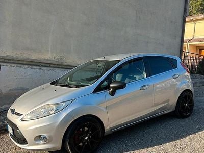 Usata Ford Fiesta Titanium 68 CV (50 kW) 2008 Grigio Utilitaria