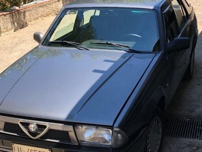 Usata Alfa Romeo 75 110 CV (80 kW) 1988 Grigio Berlina