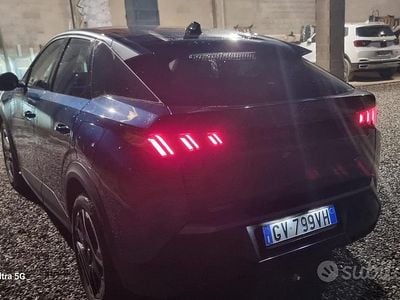 Usata Peugeot e-3008 169 kW (230 CV) 2024 Blu SUV