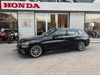 Usata BMW 320e Luxury Line 190 CV (139 kW) 2021 Nero Station wagon