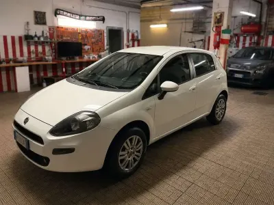 Usata Fiat Grande Punto 77 CV (56 kW) 2013 Bianco Utilitaria