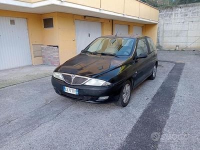 Begagnad Lancia Ypsilon 60 HK (44 kW) 2002 Svart Halvkombi
