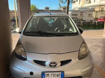 Usata Toyota Aygo 68 CV (50 kW) 2007 Grigio Utilitaria