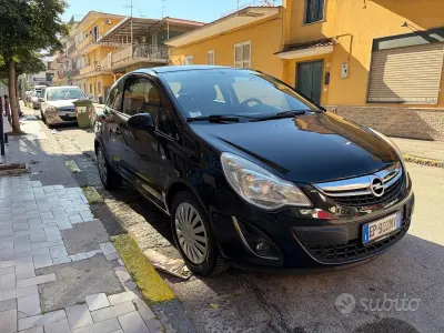 Usata Opel Corsa 75 CV (55 kW) 2013 Bluazzurro Utilitaria