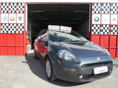 Begagnad Fiat Punto Lounge 77 HK (56 kW) 2016 Grå Halvkombi
