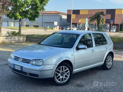 Usado VW Golf IV 101 CV (74 kW) 2003 Gris Berlina