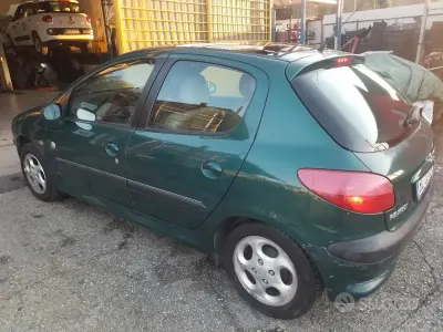 Usata Peugeot 206 60 CV (44 kW) 2000 Verde Berlina