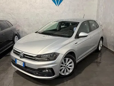 Usata VW Polo R-line 95 CV (69 kW) 2019 Grigio Utilitaria