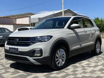 Usado VW T-Cross Style 95 CV (69 kW) 2022 Gris SUV