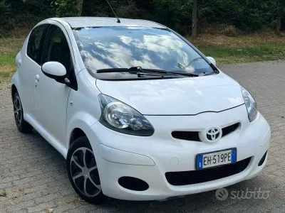 Usata Toyota Aygo Sol 68 CV (50 kW) 2011 Bianco Utilitaria