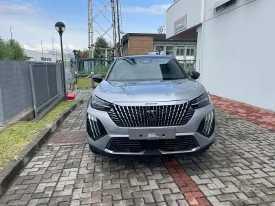 Nuova Peugeot 2008 GT 136 CV (100 kW) 2025 Grigio SUV
