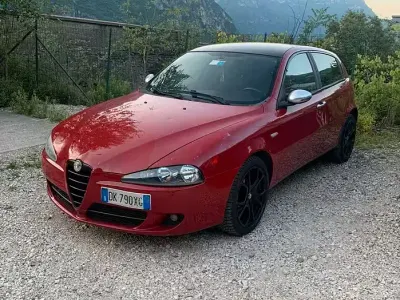 Usata Alfa Romeo 147 120 CV (88 kW) 2007 Rosso Utilitaria