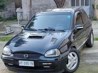 Usata Opel Corsa 45 CV (33 kW) 1997 Nero Utilitaria