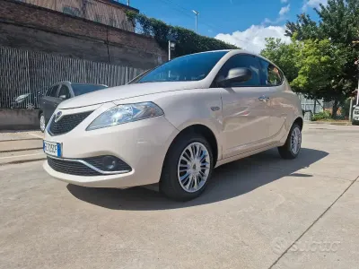 Usata Lancia Ypsilon Silver 69 CV (50 kW) 2016 Bianco Utilitaria