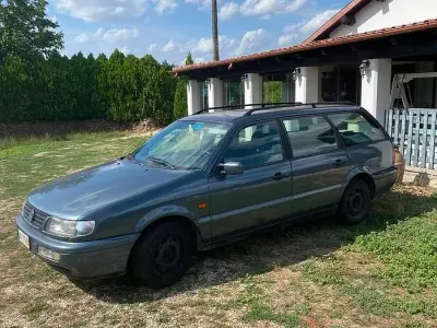 Usata VW Passat 101 CV (74 kW) 1995 Bluazzurro Station wagon