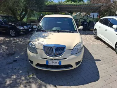 Usata Lancia Ypsilon 69 CV (50 kW) 2004 Oro Utilitaria
